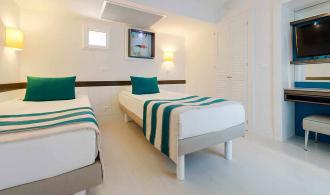 Pamfilya Family Room Classic Atrium Schlafzimmer Einzelbetten