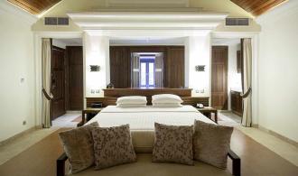 Khao Lak Pool Villa Deluxe Ocean Front Schlafzimmer