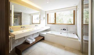Cala Serena Junior Suite Superior Badezimmer