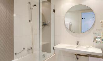 Djerba Doppel-/Dreibettzimmer im Haupthaus Meerblick Bad