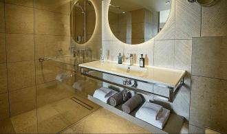 Cyprus Double Room Superior Sea View Badezimmer