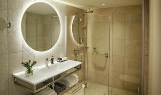 Cyprus Junior Suite Classic Sea View Badezimmer