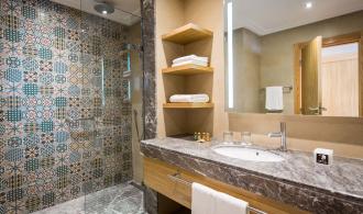 Agadir Family Double Room Classic Connecting Corridor Bad