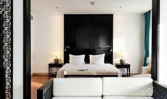 Schlafzimmer mit Doppelbett