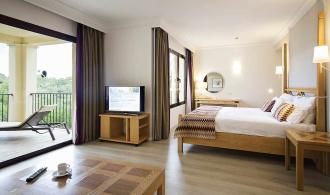 Cala Serena Junior Suite Classic Sea View Schlafzimmer