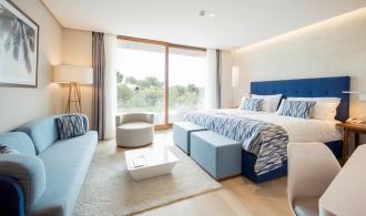 Cala Serena Double Room Deluxe Schlafzimmer